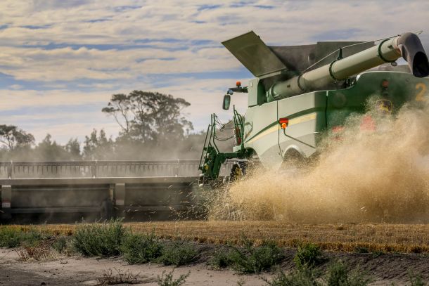 John Deere e Starlink anunciam parceria inovadora para conectar o campo